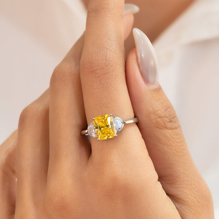 ELEGANT RADIANT & ROUND STONED SILVER RING