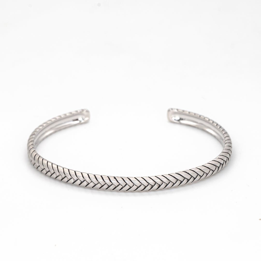 SLIM BRAIDED SHAPE MEN SILVER BANGLE