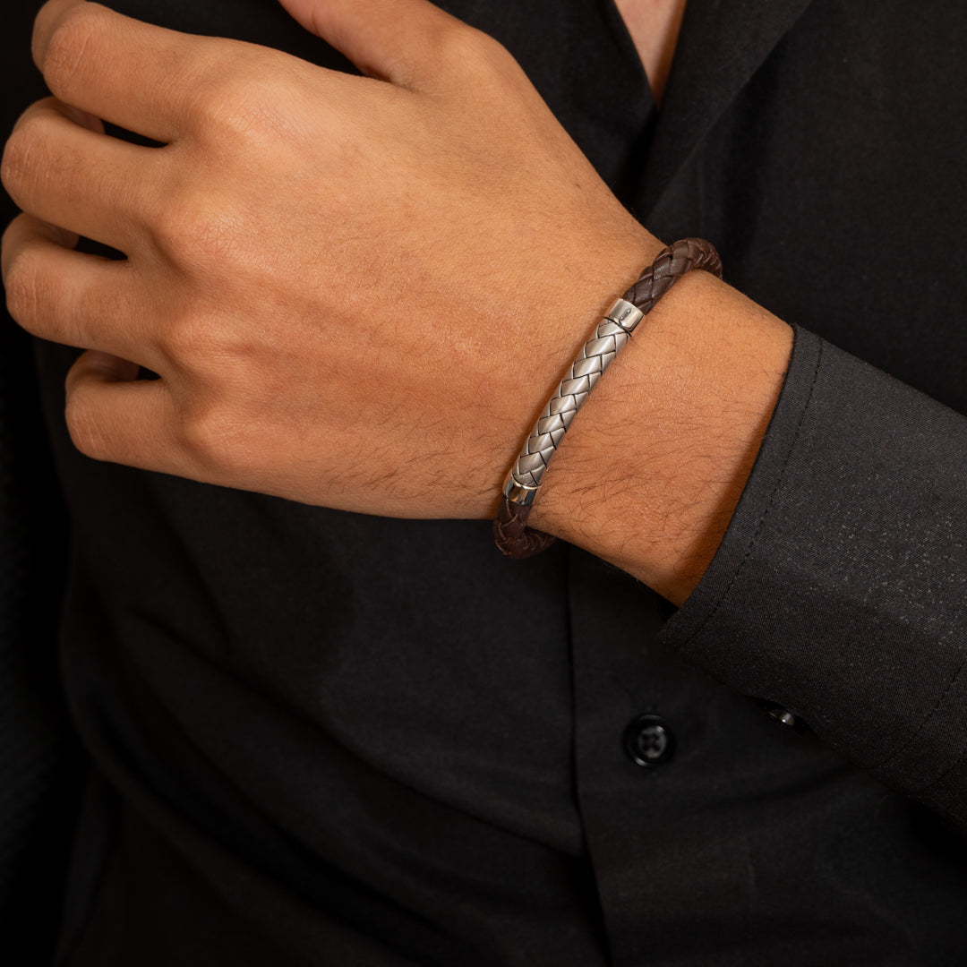 LEATHERED BRAIDS SHAPE MEN SILVER BANGLE