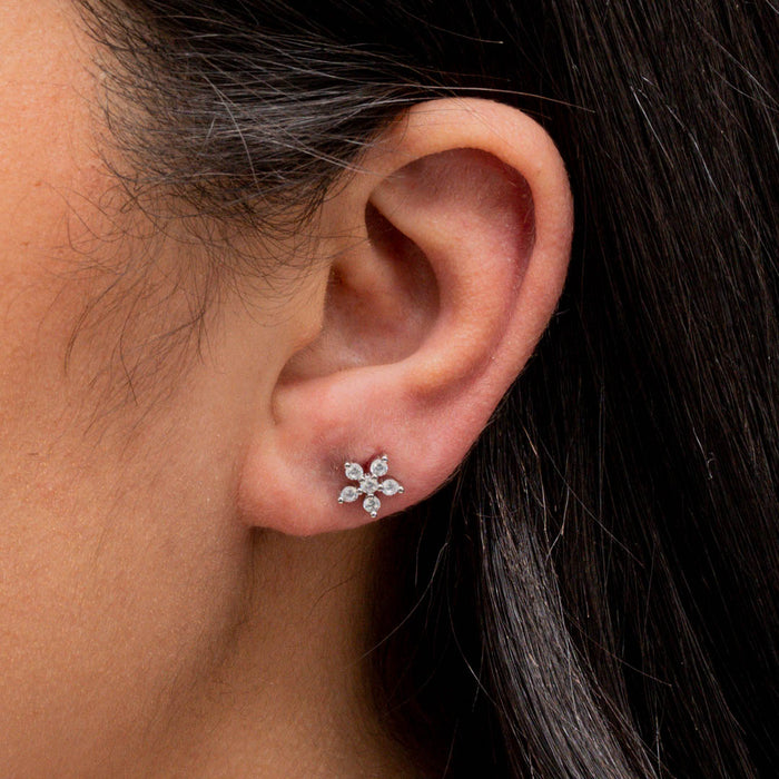 SIMPLE FLOWER SHAPED STUD SILVER EARRING