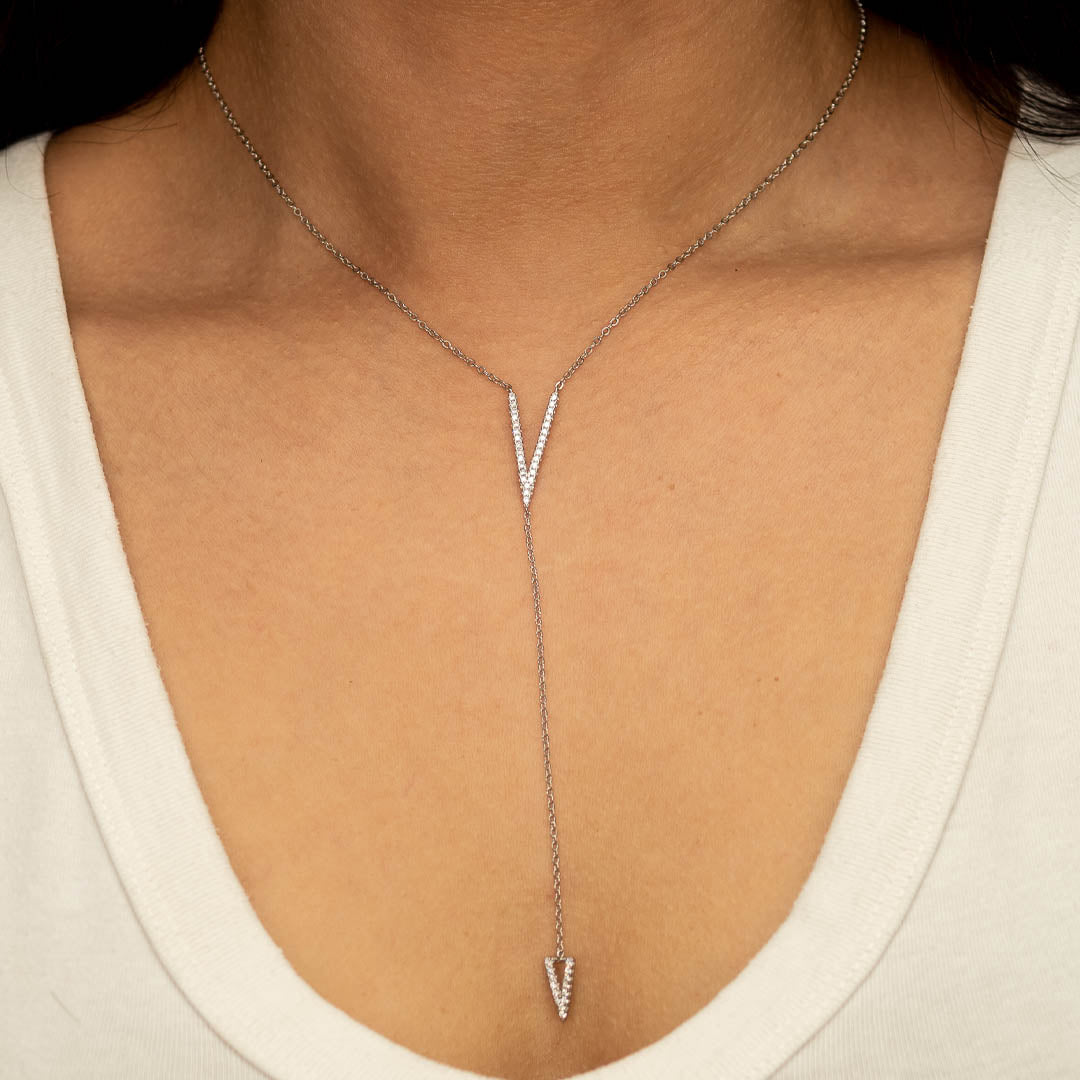 DROPPING V-SHAPED SILVER NECKLACE