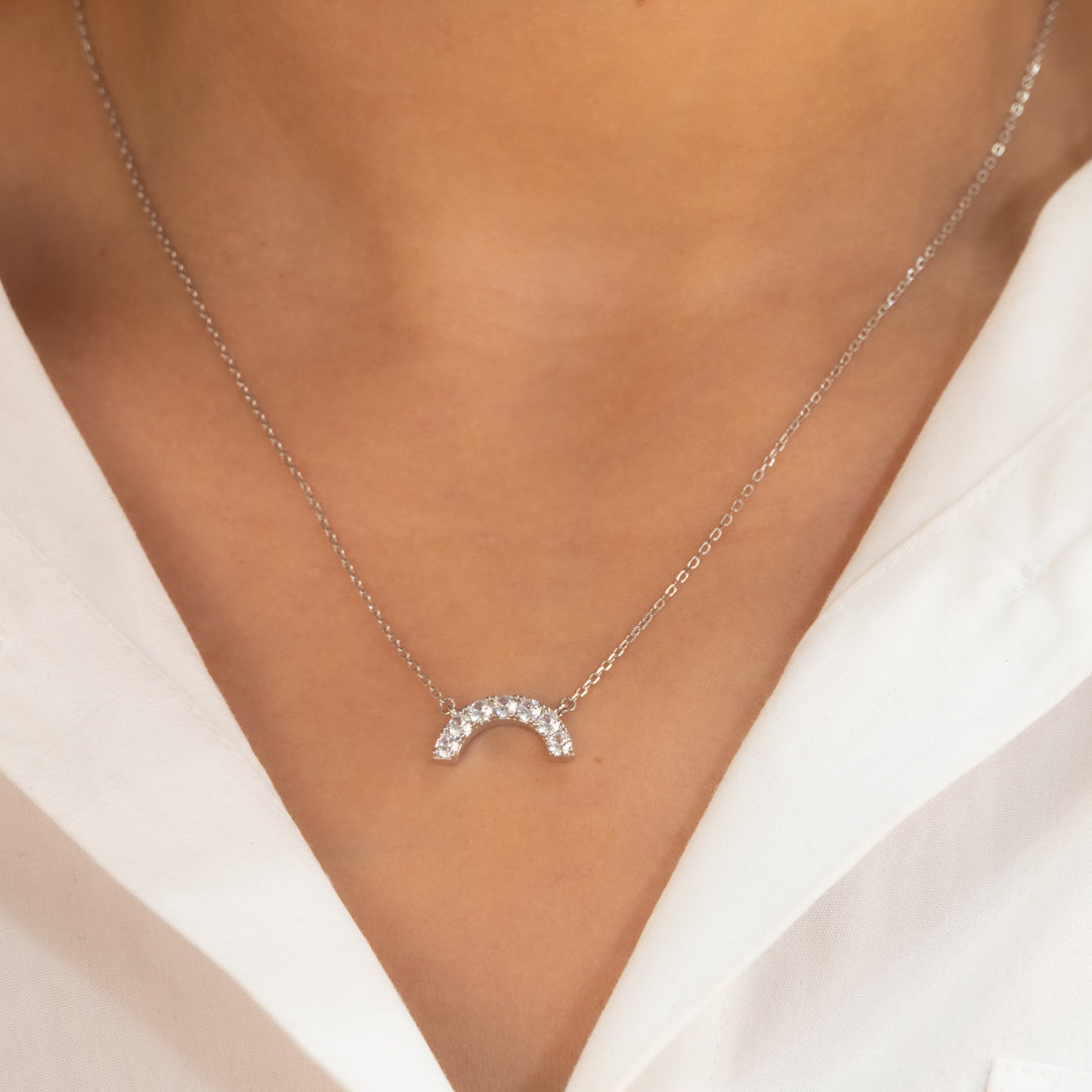 SPARKLING CURVED ROUND STONED NECKLACE
