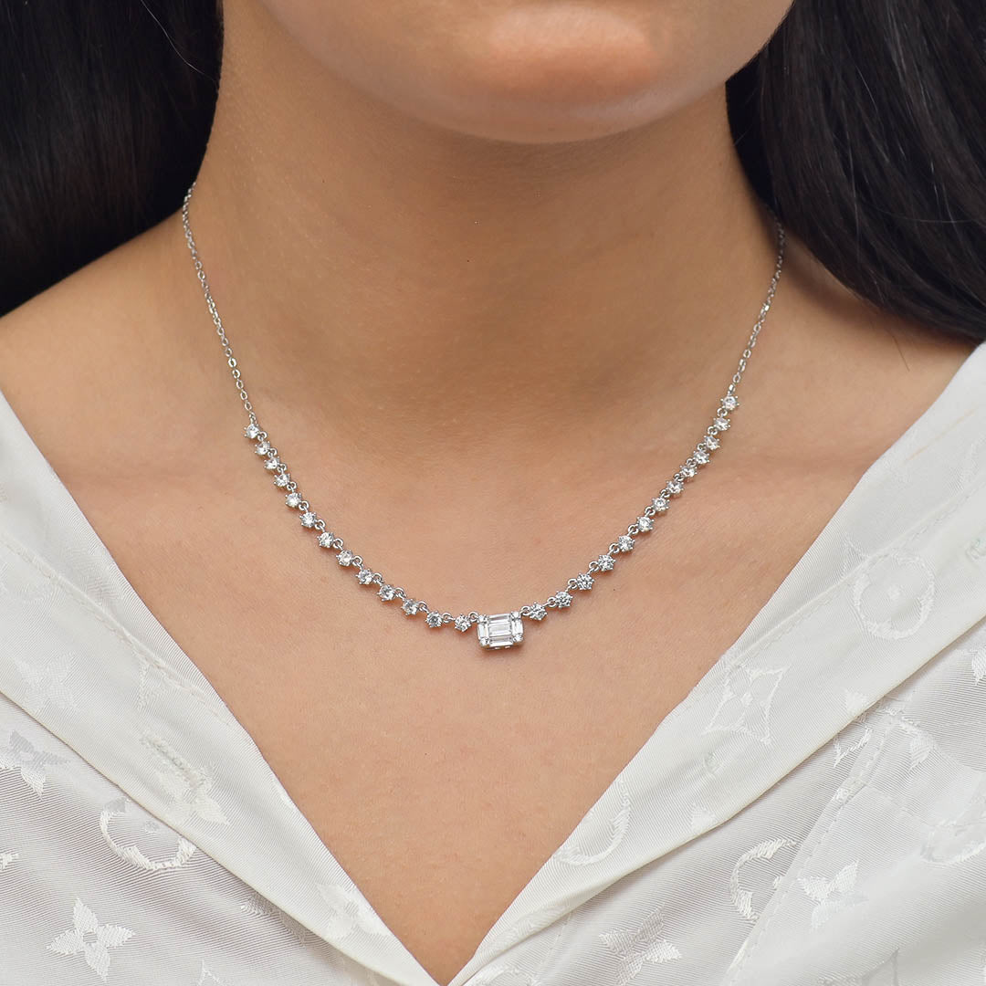 FASHIONABLE EMERALD STONED SILVER NECKLACE – Marly Silver