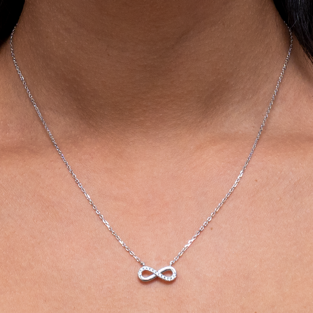 INFINITY SHAPED ROUND STONED SILVER SET