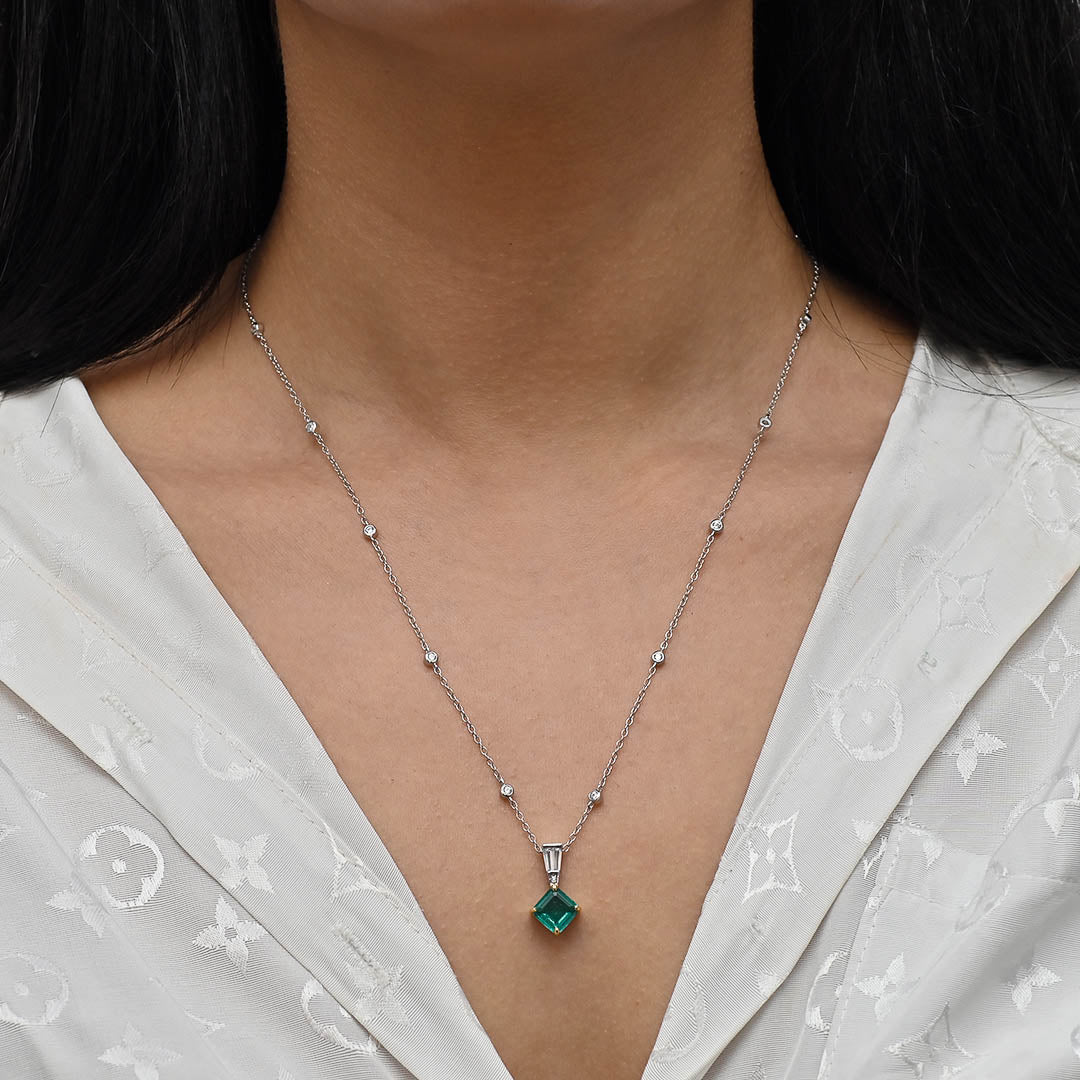 EMERALD SQUARE STONED SILVER NECKLACE