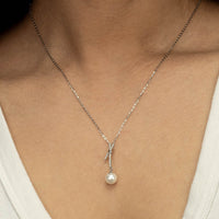 DROPPING PEARL SILVER NECKLACE