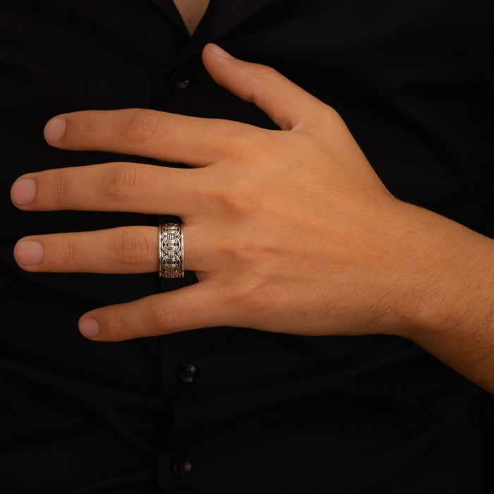INTRICATE MEN SILVER BAND
