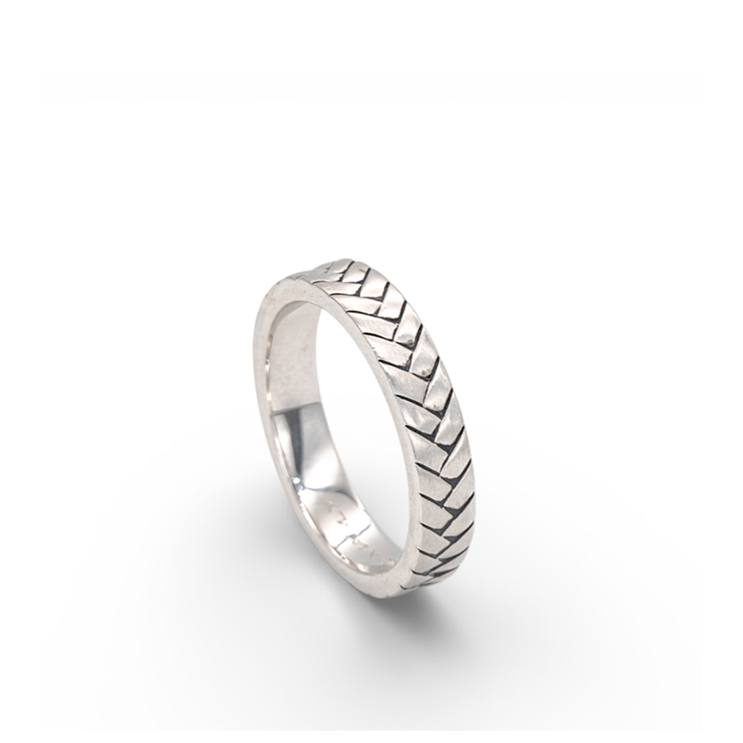 PLAIN WOVEAN MEN SILVER BAND