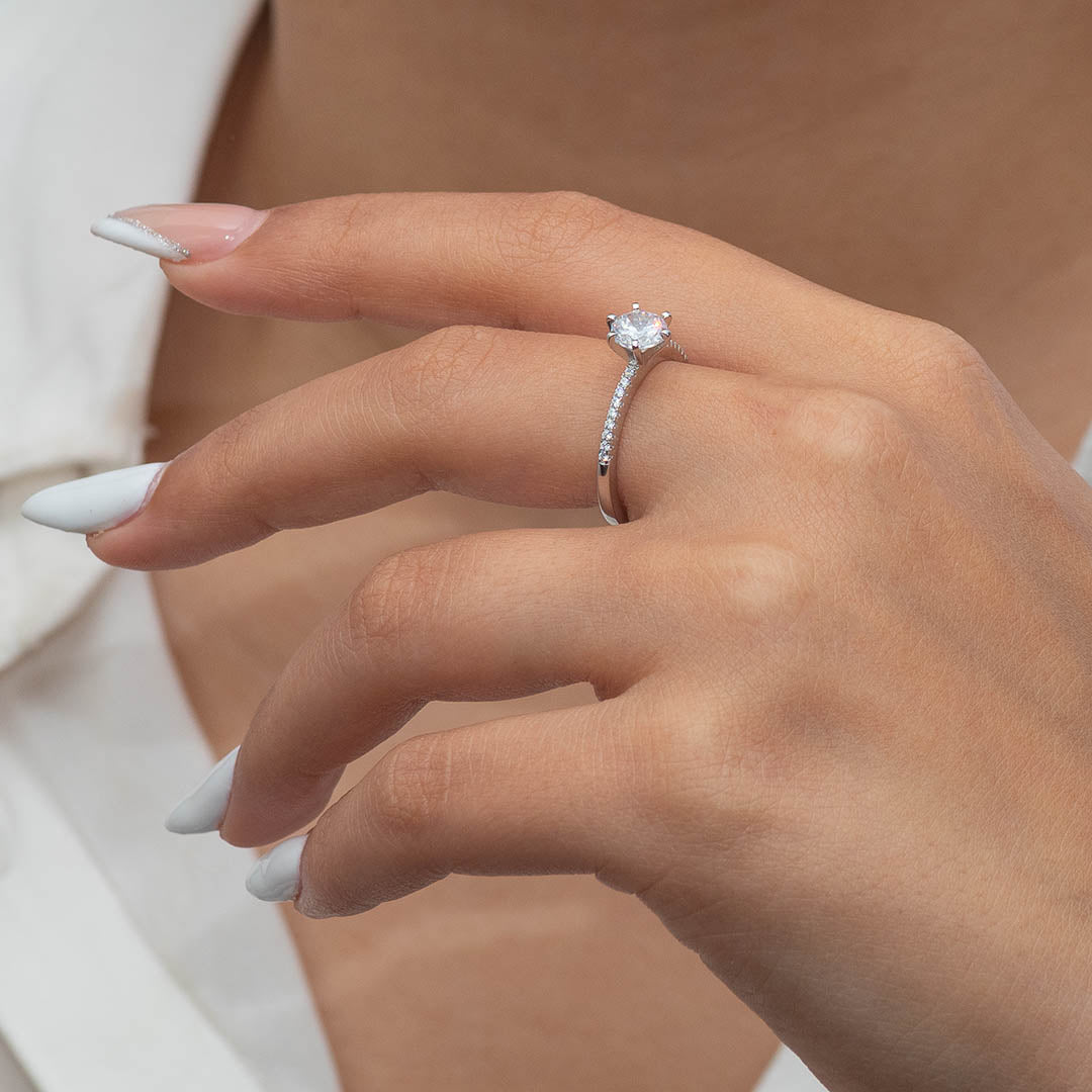 DIAMOND SHAPED ONE STONE SILVER RING - Main Image