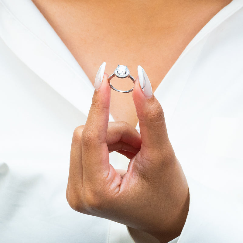 DIAMOND SHAPED ROUND STONED SILVER RING