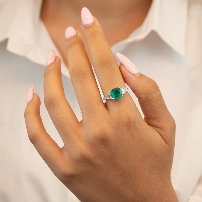 EMERALD CUSHION STONED SILVER RING