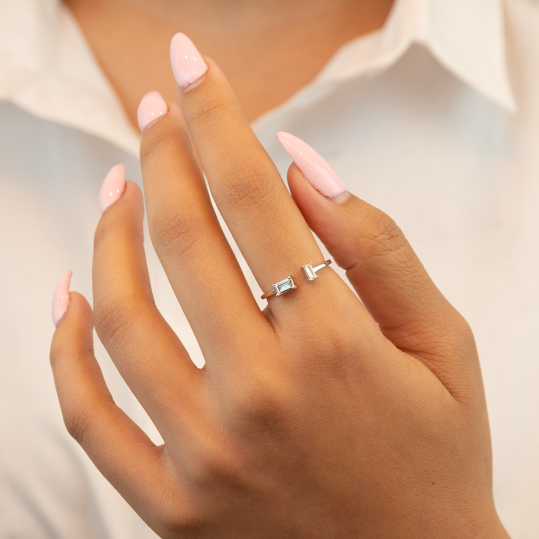 TINY FREE SIZE BAGUETTE SILVER RING